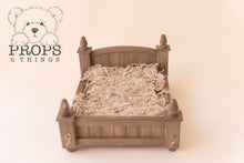 Load image into Gallery viewer, Dainty Wooden Bed
