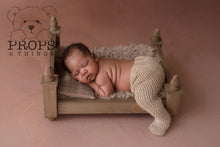 Load image into Gallery viewer, Dainty Wooden Bed