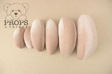 Load image into Gallery viewer, Posing Beans Poser